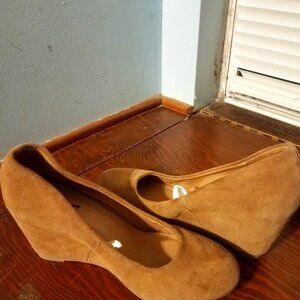 Merona Wedge Brown Suede Size 6